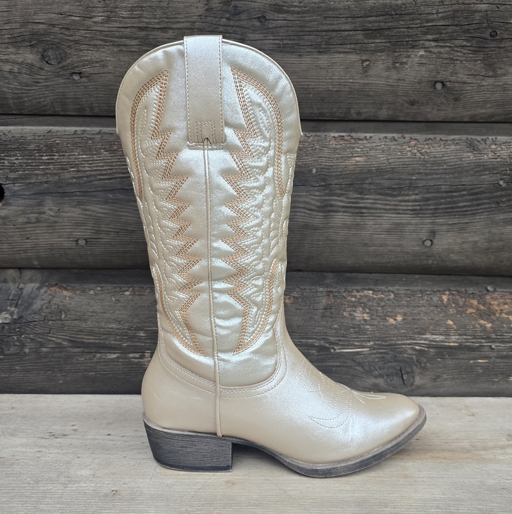 Coconuts by Matisse NEW!! Lasso Western Stiching, Pull On Cowboy Boots. WMS 8M